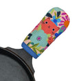 Load image into Gallery viewer, Garden Cats Cast Iron Skillet Mitt