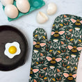 Load image into Gallery viewer, Bumble Bee Garden Oven Mitt