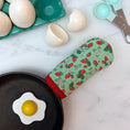 Load image into Gallery viewer, Strawberry Patch Cast Iron Skillet Mitt
