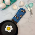 Load image into Gallery viewer, Otters Cast Iron Handle Mitt