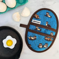 Load image into Gallery viewer, Otters Mini Pincher Mitt