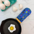 Load image into Gallery viewer, Plant Shop Cast Iron Handle Mitt