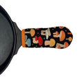 Load image into Gallery viewer, Mod Mushrooms Cast Iron Skillet Mitt
