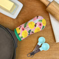 Load image into Gallery viewer, Springtime Bees Cast Iron Skillet Mitt
