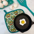 Load image into Gallery viewer, Cottage Bloom Pot Holder
