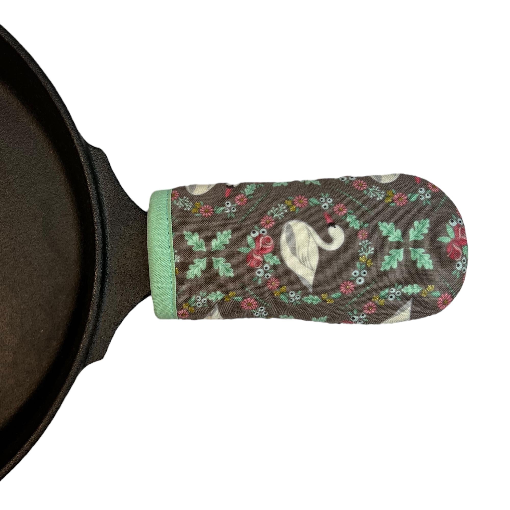 Swans Cast Iron Handle Mitt