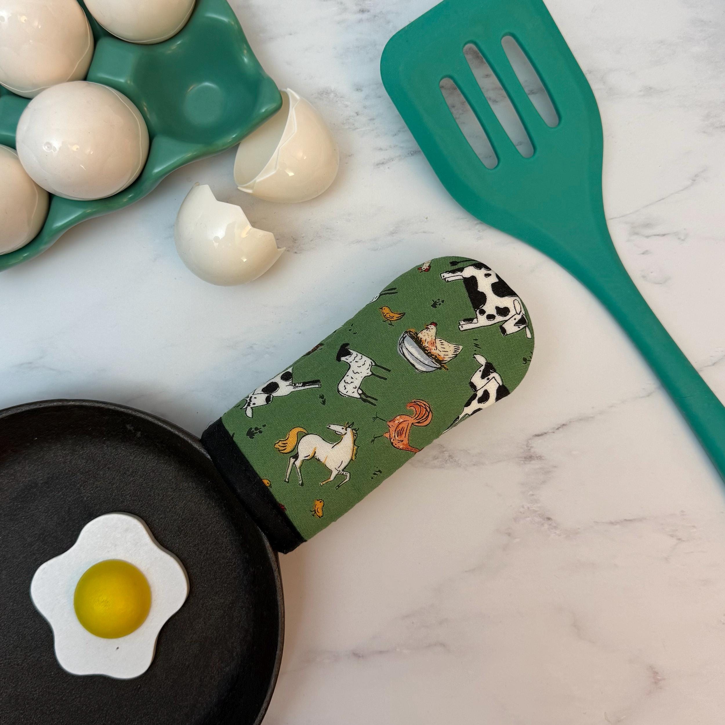Down on the Farm Cast Iron Skillet Mitt