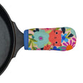 Load image into Gallery viewer, Garden Cats Cast Iron Skillet Mitt

