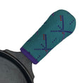 Load image into Gallery viewer, PDX Carpet Cast Iron Skillet Mitt
