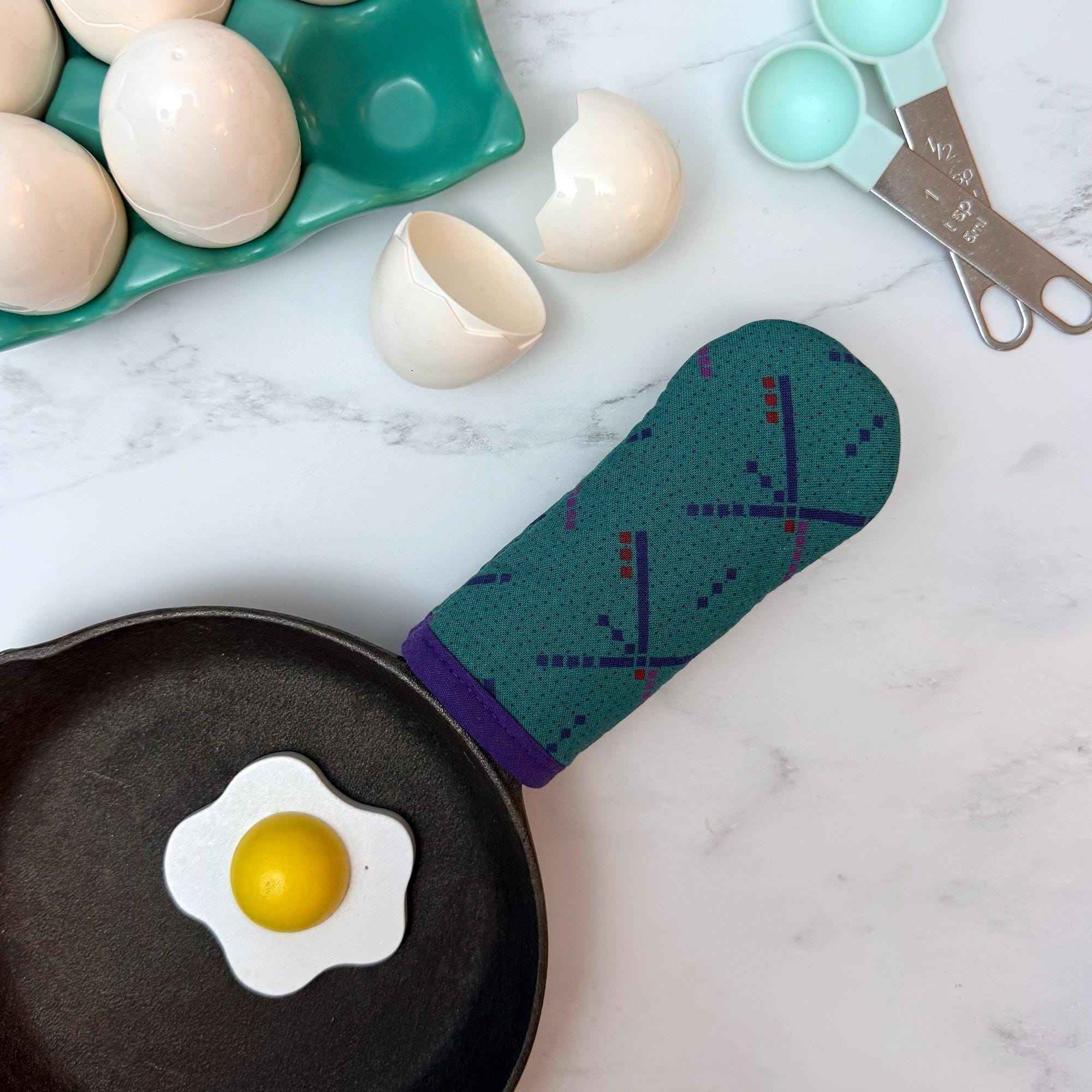 PDX Carpet Cast Iron Skillet Mitt