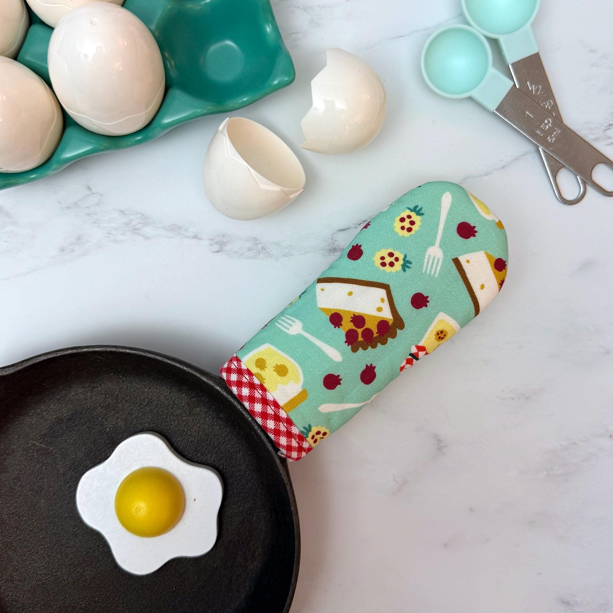 Sweetie Pie Cast Iron Skillet Mitt