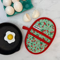 Load image into Gallery viewer, Strawberry Patch Mini Pincher Mitt
