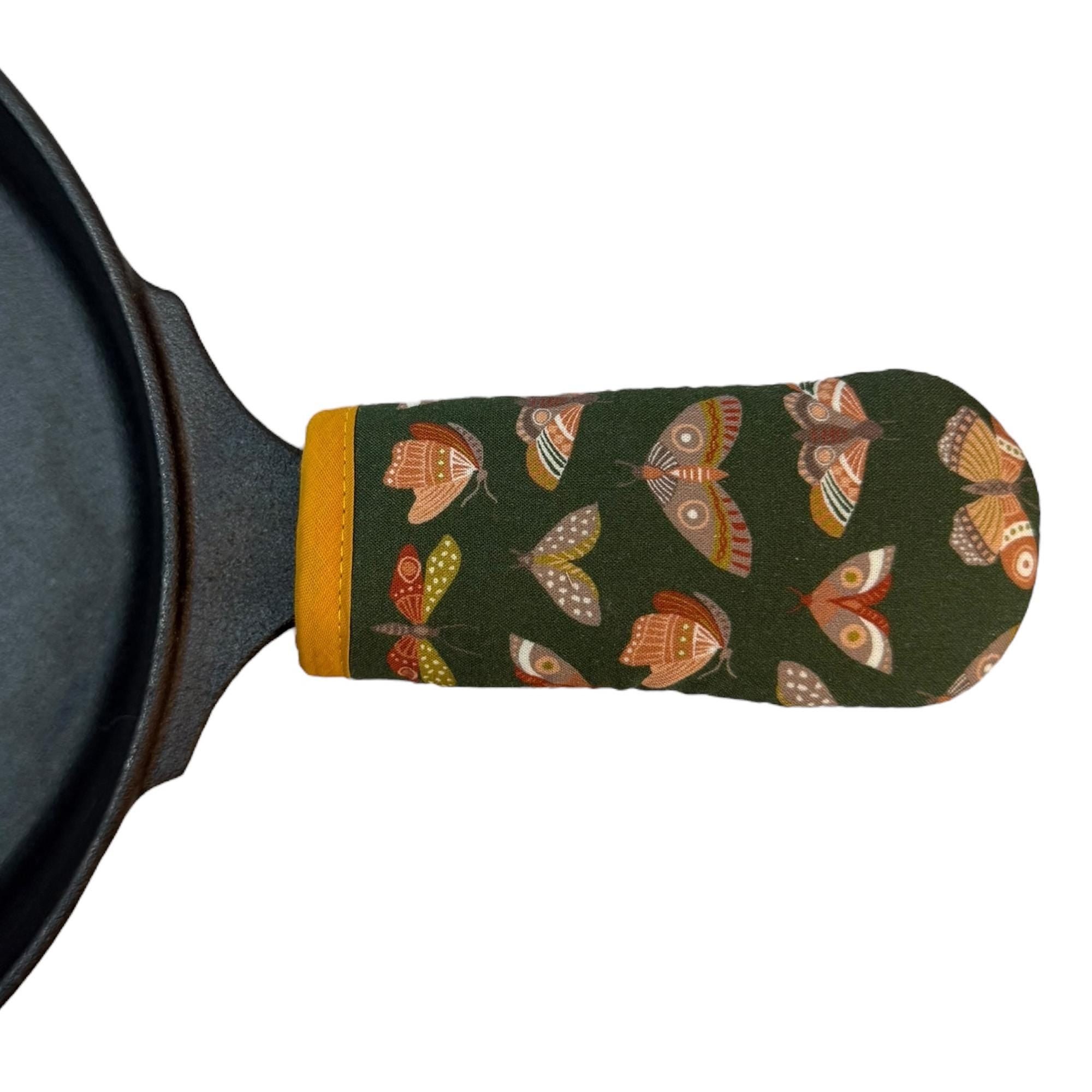 Moth Grove Cast Iron Handle Mitt