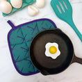 Load image into Gallery viewer, PDX Carpet Pot Holder
