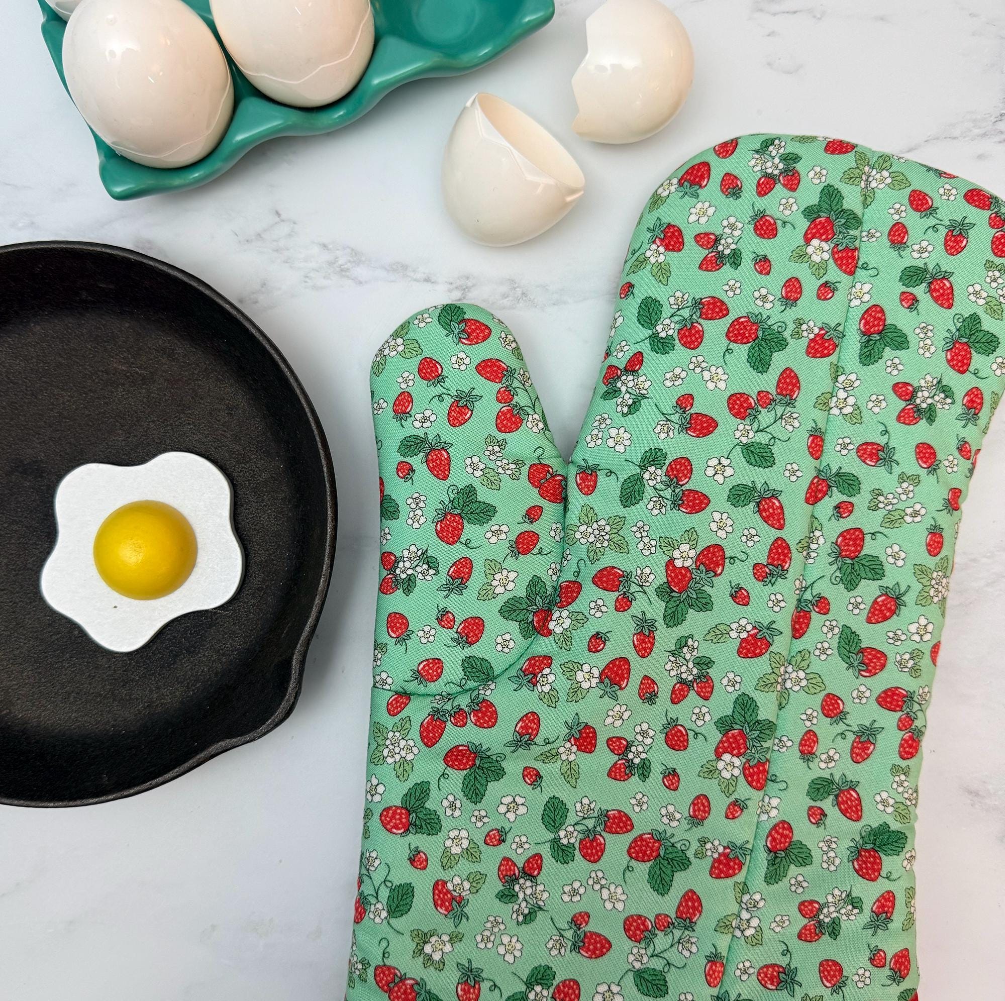 Strawberry Patch Oven Mitt