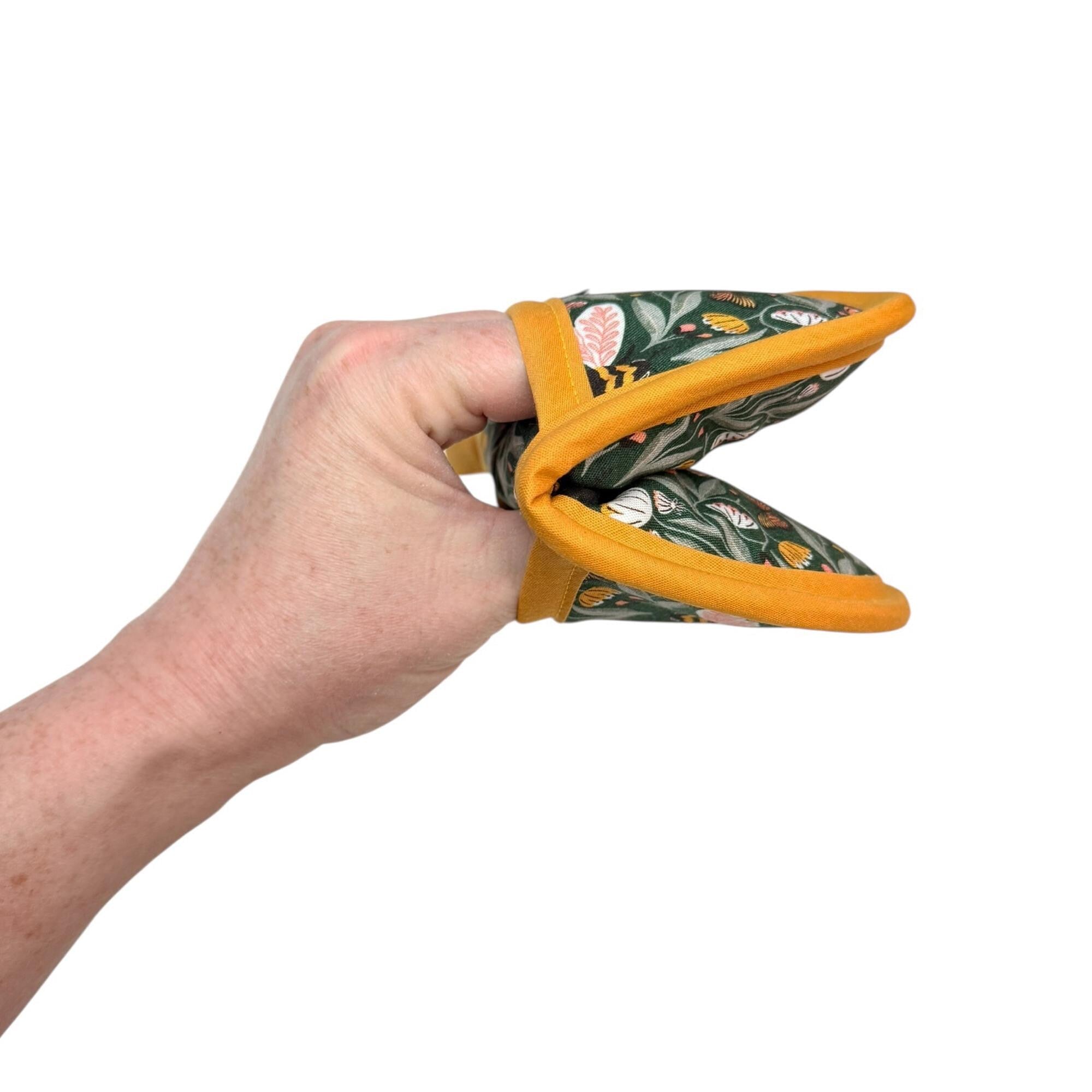 Bumble Bee Garden Mini Pincher Mitt