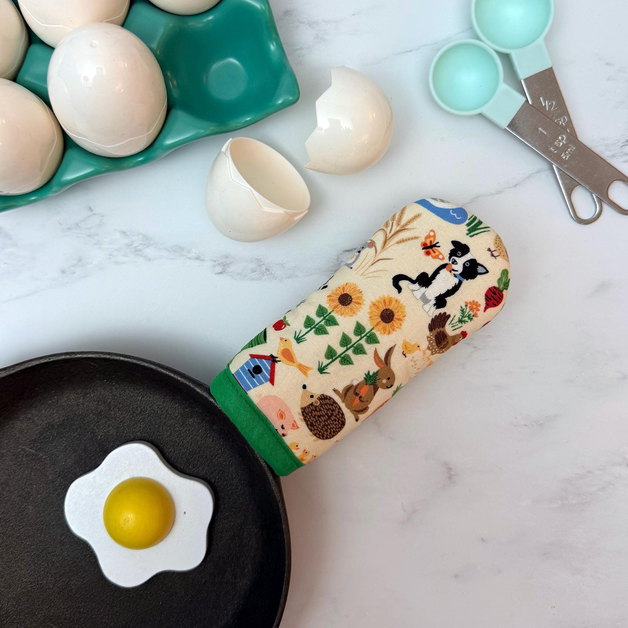 Happy Farm Cast Iron Skillet Mitt