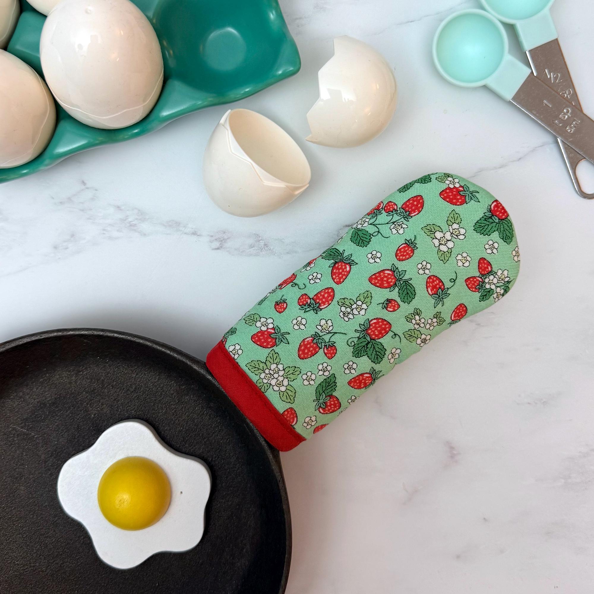 Strawberry Patch Cast Iron Skillet Mitt