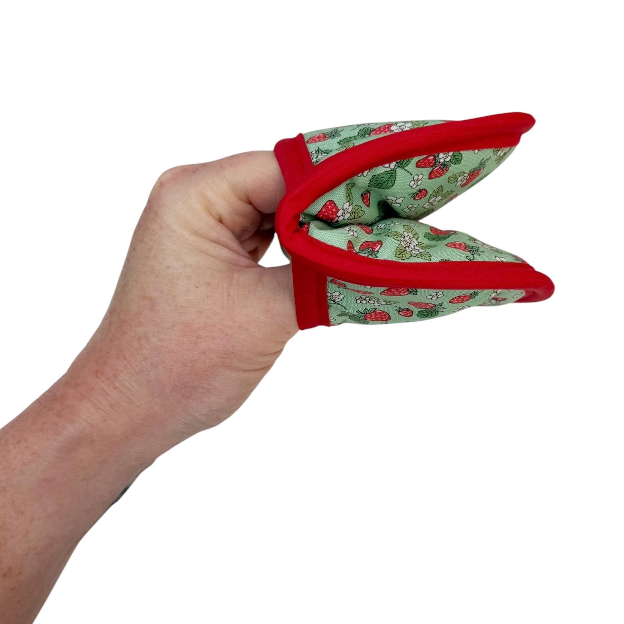 Strawberry Patch Mini Pincher Mitt