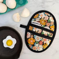 Load image into Gallery viewer, Disco Daisy Mini Pincher Mitt

