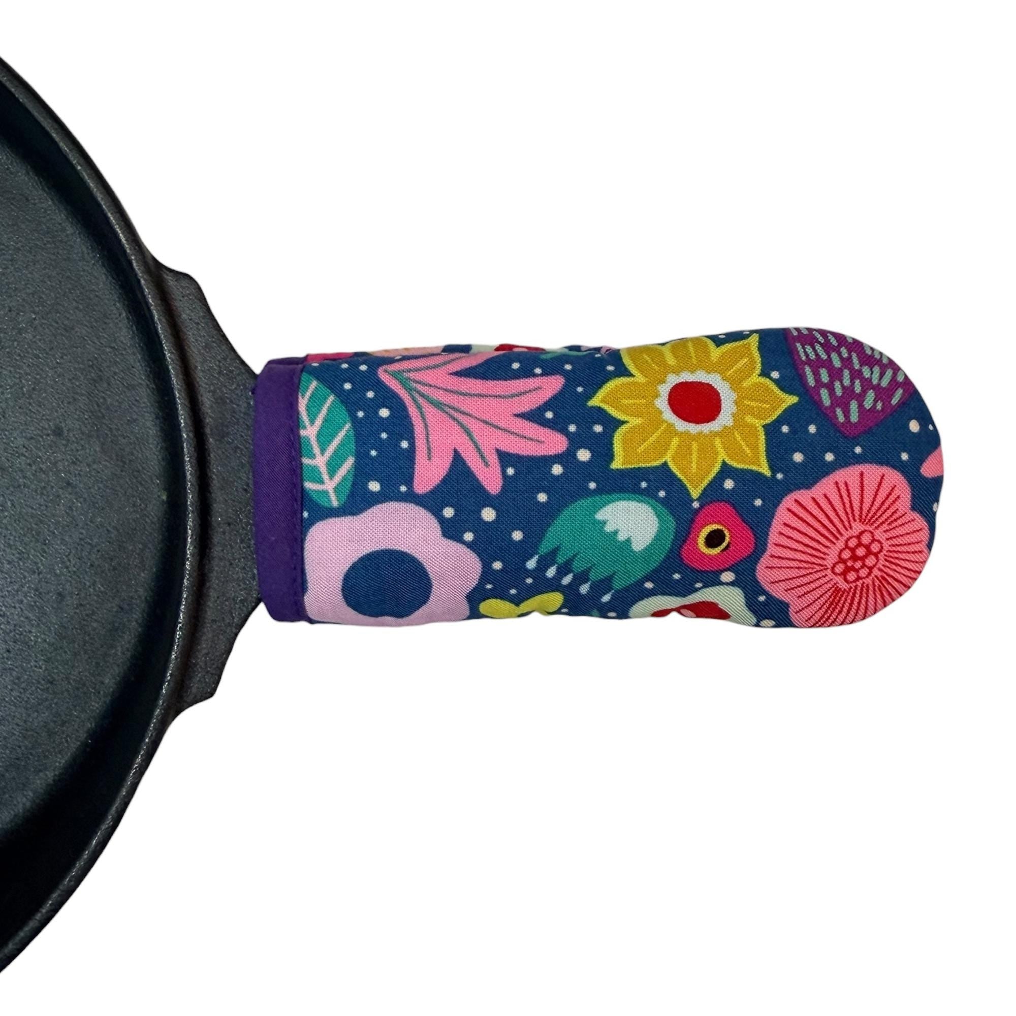Super Bloom Cast Iron Handle Mitt