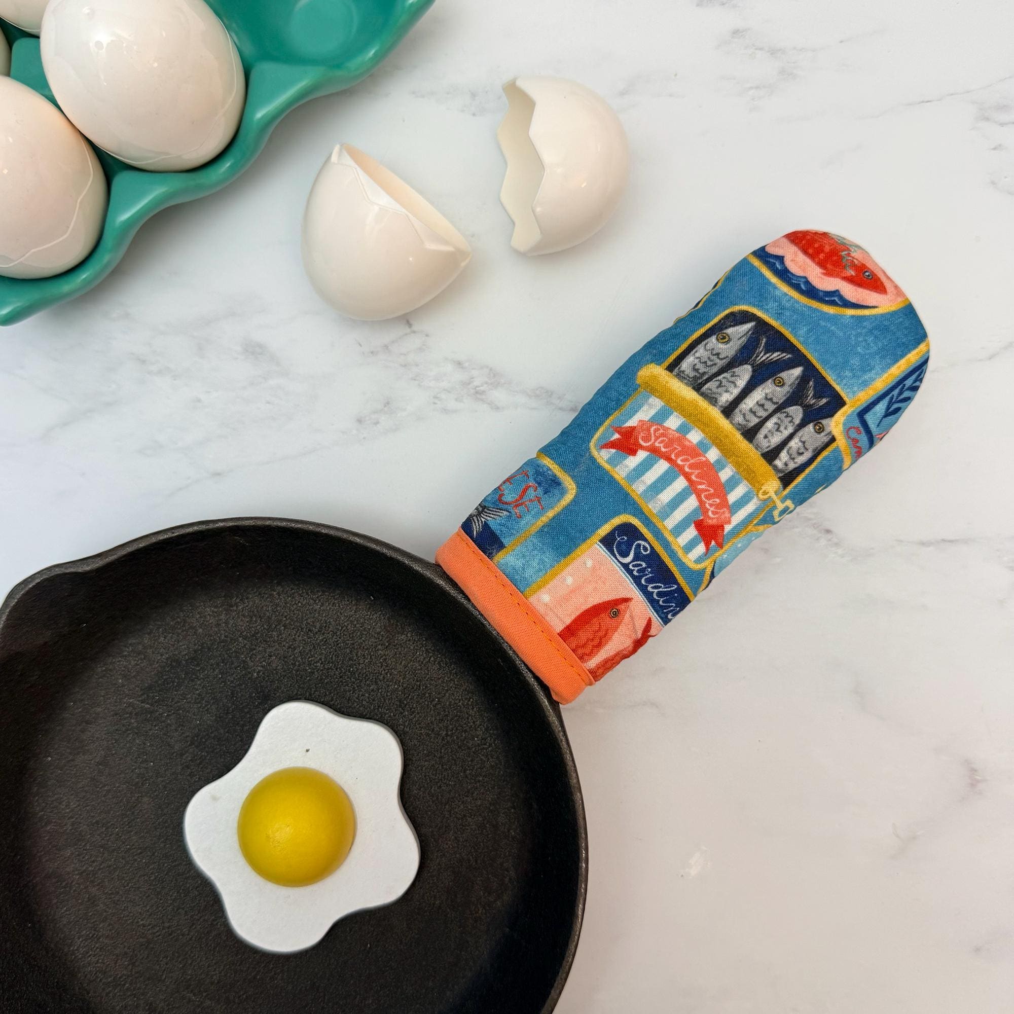 Sardines Cast Iron Handle Mitt