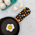 Load image into Gallery viewer, Strawbery Daze Cast Iron Skillet Mitt
