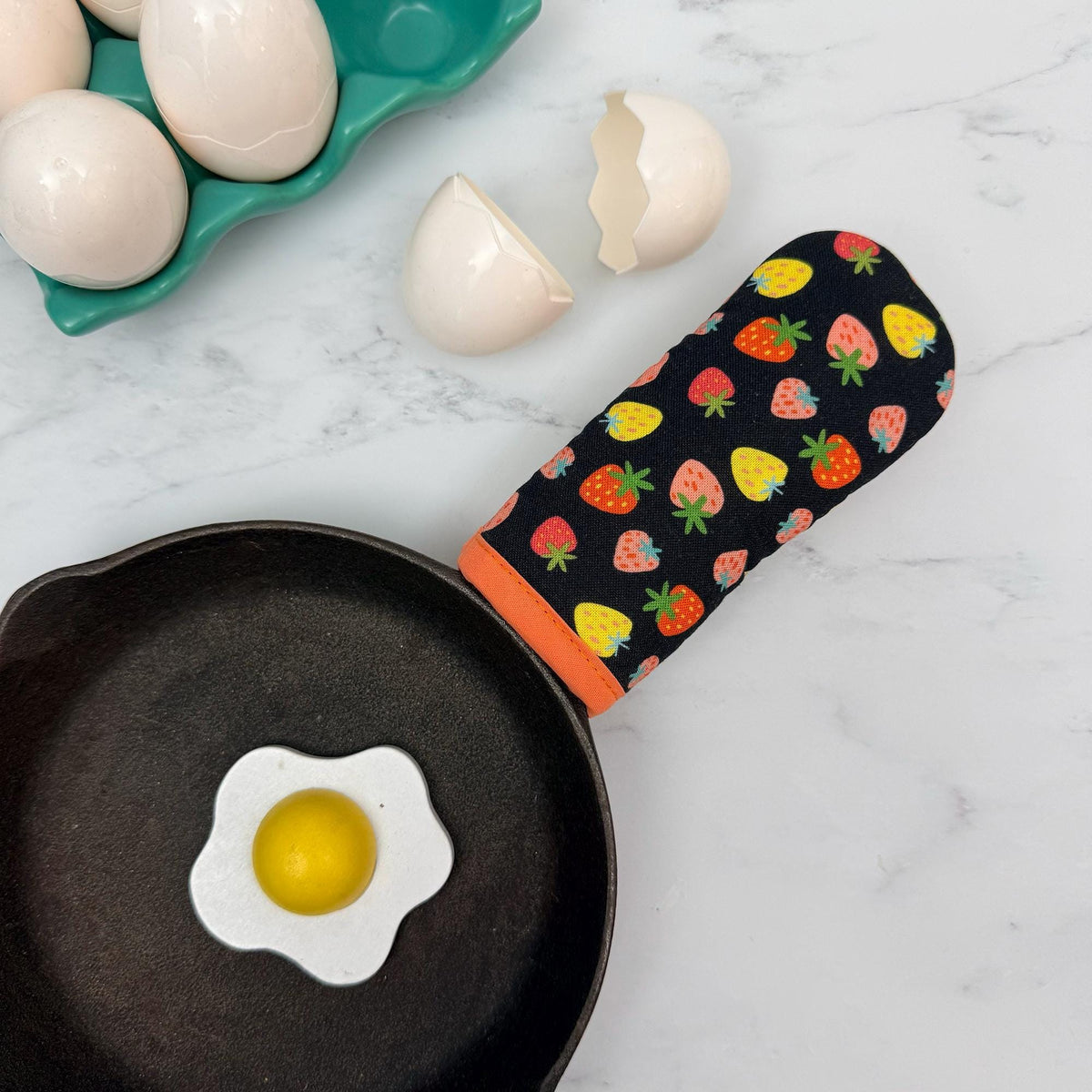 Strawbery Daze Cast Iron Skillet Mitt