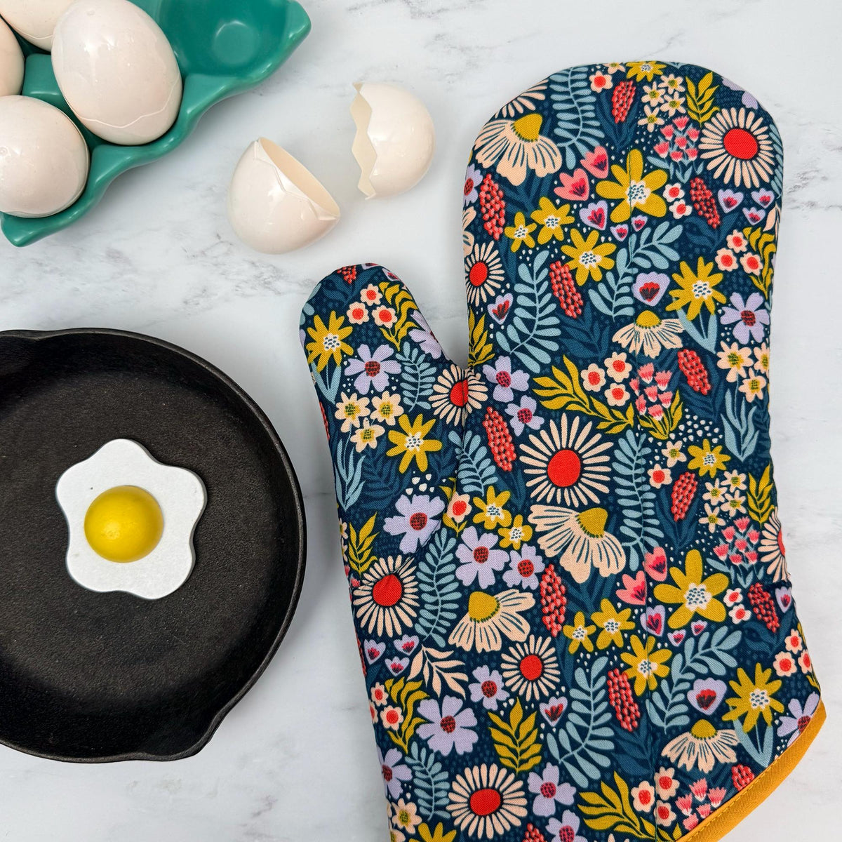 Petals in the Sun Oven Mitt