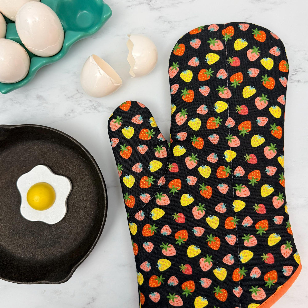 Strawberry Daze Oven Mitt