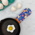 Load image into Gallery viewer, Pemberley Pups Cast Iron Skillet Mitt

