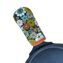Load image into Gallery viewer, 70&#39;s Flowers Cast Iron Skillet Mitt
